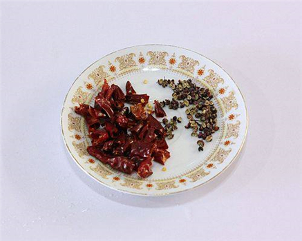川菜經典菜宮保雞丁的做法步驟