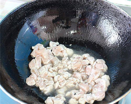 川菜經典菜宮保雞丁的做法步驟