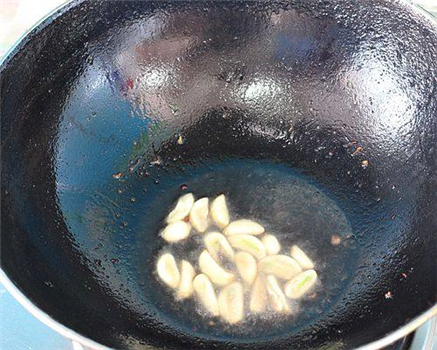 川菜經典菜宮保雞丁的做法步驟